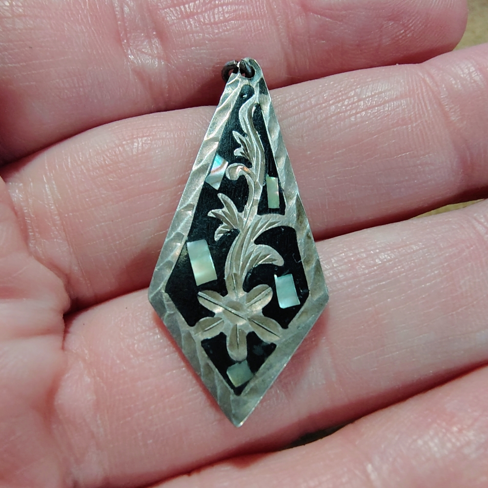 Elegant .925 Mexico Silver Floral Pendant Necklace